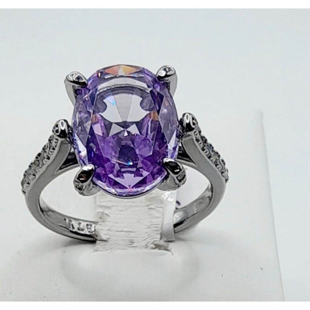 Beautiful Ring - Picture 2 of 2